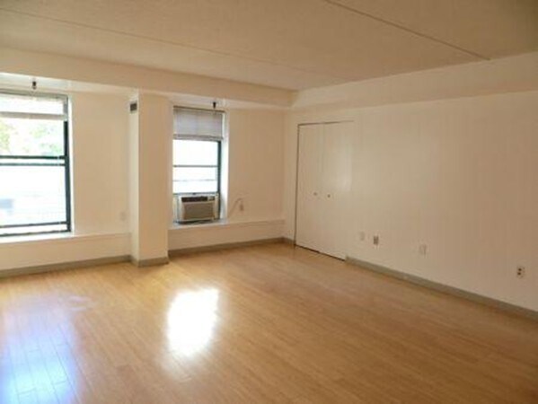 Building Photo - 82 Peterborough St