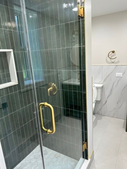 Bathroom 2 - 330 Barton Ave