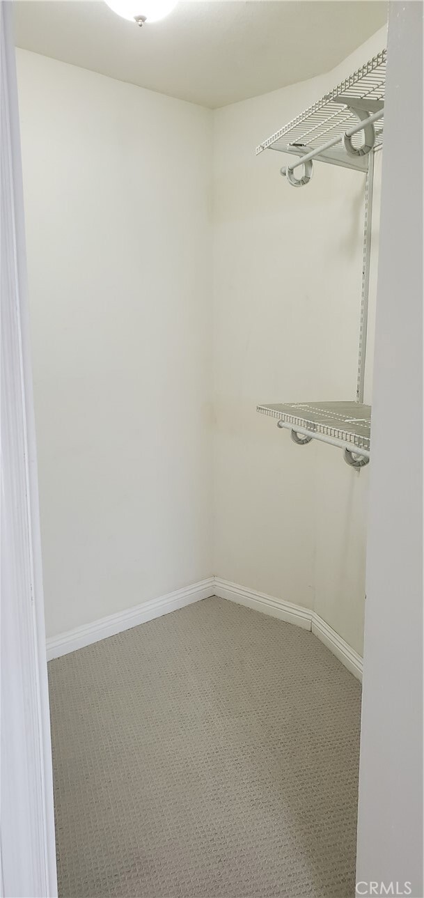 Building Photo - 650 The Vlg