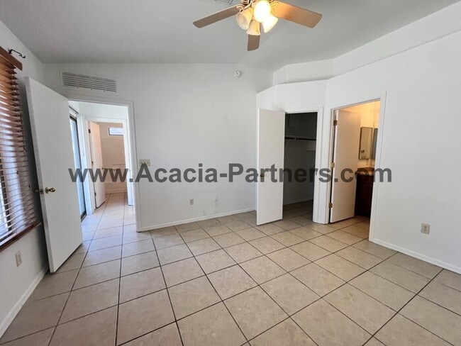 Building Photo - 2BD 2BA in Tres Pueblos w/ Garage & Washer/Dryer