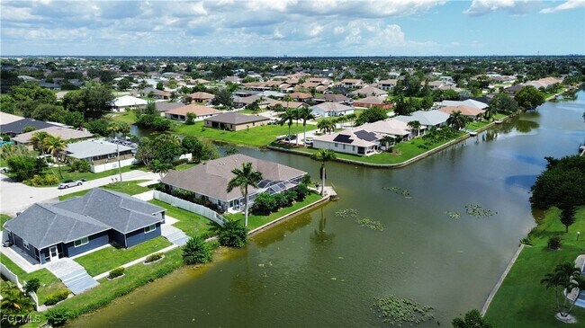 Building Photo - 1324 SE 6th Ave