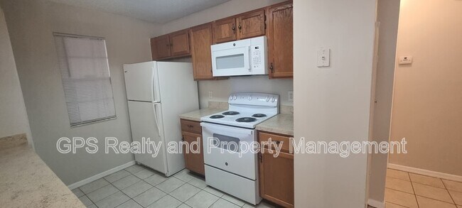 Building Photo - 956 Forest Ridge Ct