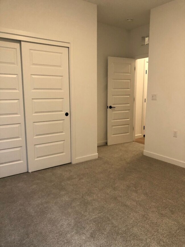 Building Photo - New Build, Modern Home in SW Bakersfield