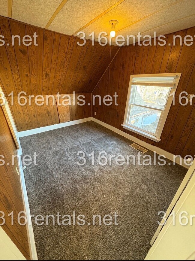 Building Photo - $950 - 3 bed 1 bath - Single Family Home