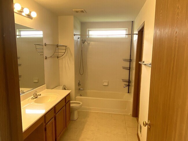 Building Photo - 779 Wildflower Cir