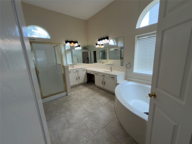 Building Photo - 4110 Royal Plantation Ln
