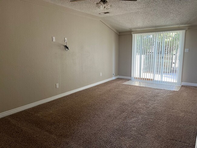 Building Photo - 2 BEDROOM, 1 BATHROOM SINGLE FAMILY HOME