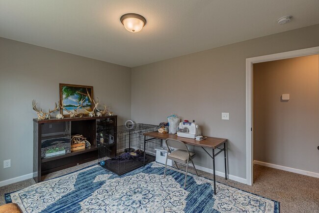 Building Photo - Pet Friendly Three Bedroom!
