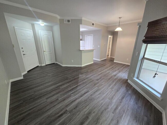 Building Photo - 6000-14 Shepherd Mountain Cove