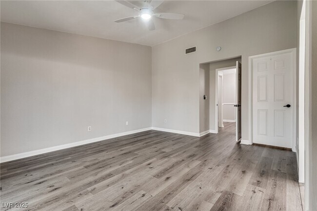 Building Photo - 5231 Dickens Dr