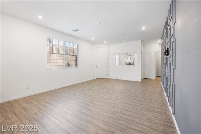 Building Photo - Single Story 3 bedroom, 2 bath home in the...