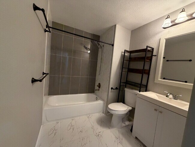 Building Photo - "Nicely updated 2-Bed 1.5 bath Townhouse in Englewood near Parker – Your Cozy Retreat Awaits!"