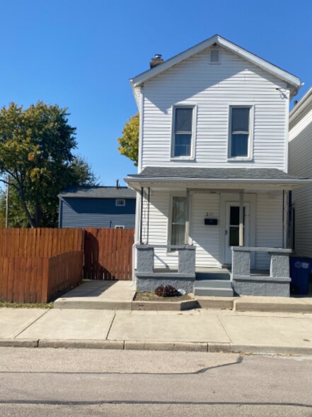 Primary Photo - 211 Burns Ave