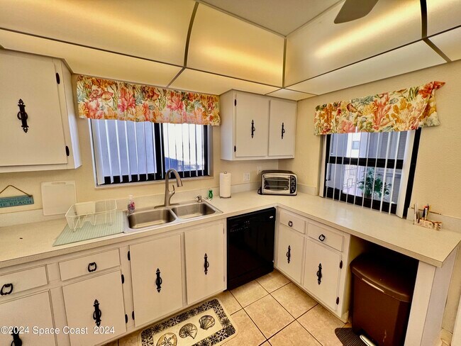 Building Photo - 4600 Ocean Beach Blvd