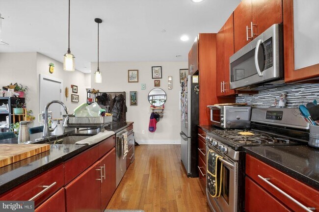 Building Photo - 1535 N Philip St