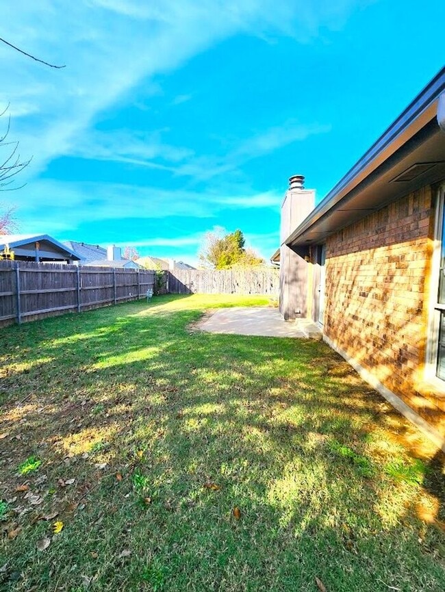 Building Photo - 3 Bed 2 Bath Home-Choctaw Trails Sec I Addition