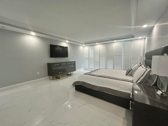 Building Photo - 3546 S Ocean Blvd