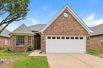 Building Photo - 8262 Regal Bend Dr