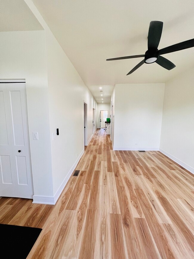 Building Photo - 1906 W 34th Pl