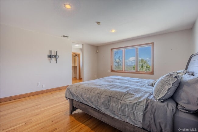 Building Photo - 19-21-21 Lamela Dr