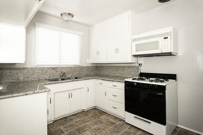 Building Photo - 1420 Barrington Way