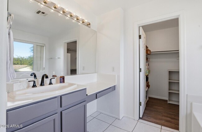 Building Photo - 220 W Beechnut Pl