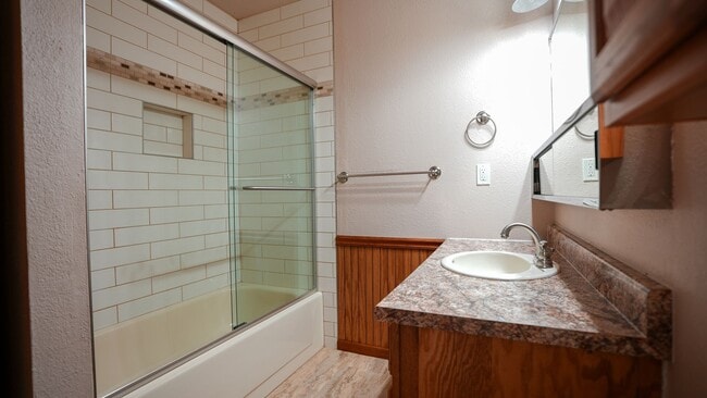 Building Photo - Westside Townhome