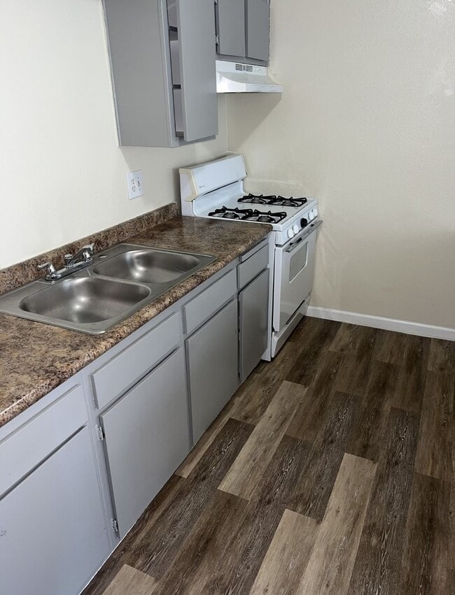 Building Photo - MOVE IN SPECIAL $599 On Approved Credit Th...
