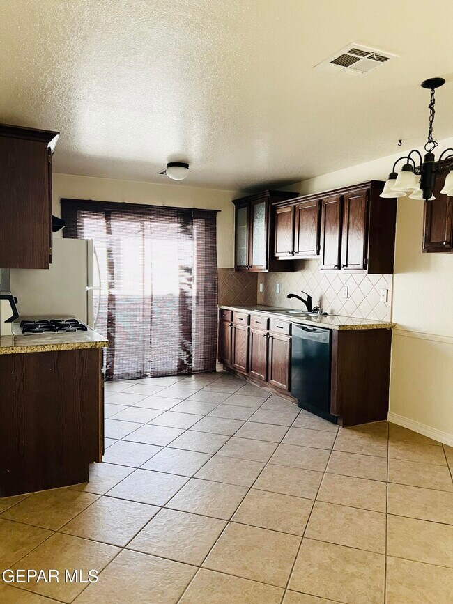 Building Photo - 14424 Jacinto Ramos Ave