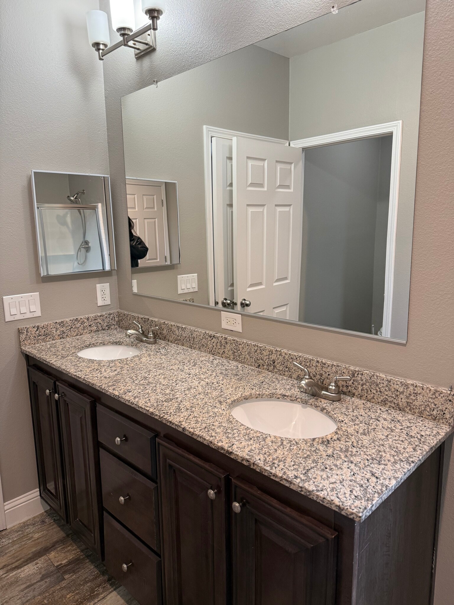 Building Photo - 819 Dianne Dr