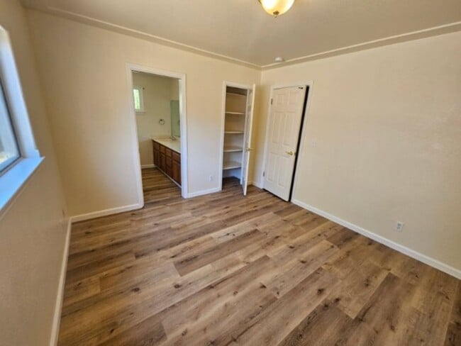Building Photo - LAkeport Available NOW!