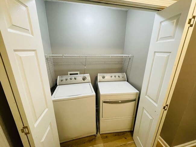 Building Photo - 3BD/2BA FOR RENT