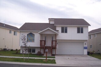 Building Photo - Nicely updated 4Bed, 3Bath in Airway