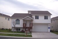 Building Photo - Nicely updated 4Bed, 3Bath in Airway