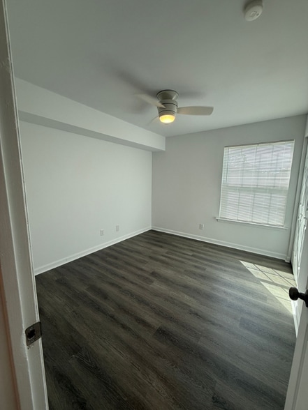 Building Photo - 2257 Essex Dr