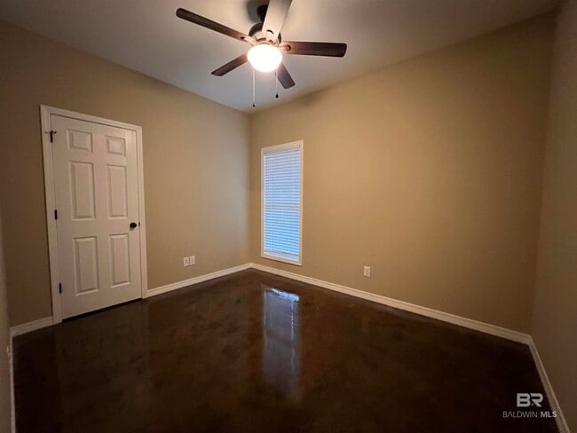 Building Photo - 33048 Stables Dr