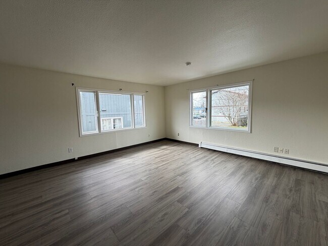 Building Photo - 138 N Klevin St