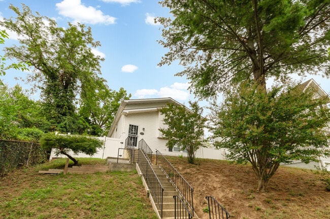 Building Photo - 6214 Kolb St