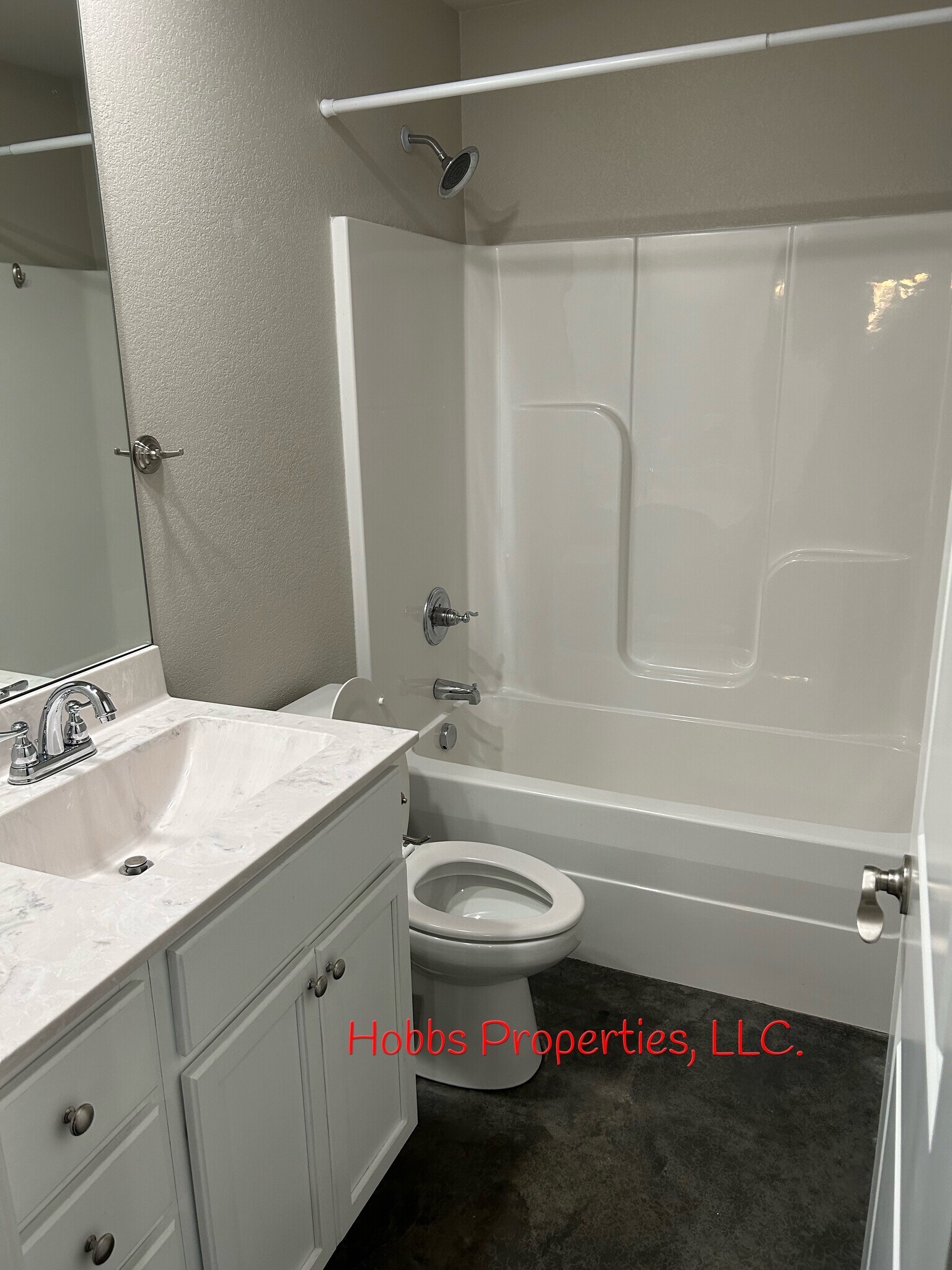 Building Photo - 14 Hidden Oak Dr