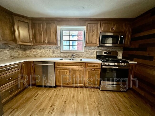 Building Photo - 533 Freeport Rd