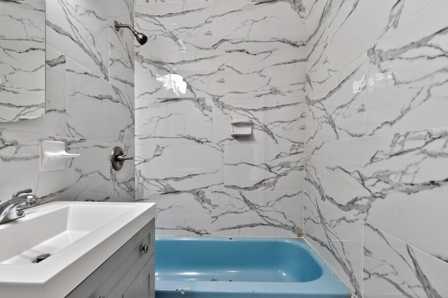 Building Photo - 1102 E 233rd St