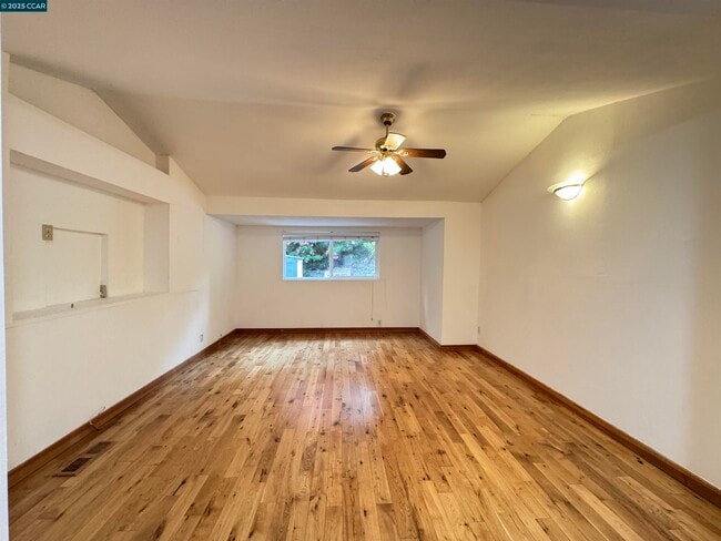 Building Photo - 1139 Sierra Vista Way