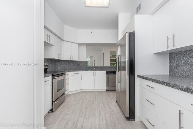 Building Photo - 3255 NE 184th St