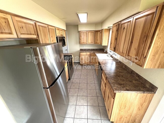 Building Photo - 3750 Heather Dr