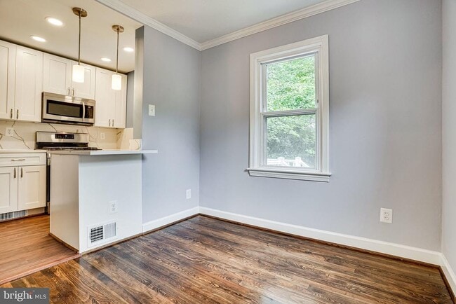 Building Photo - 2901 Farmington Dr