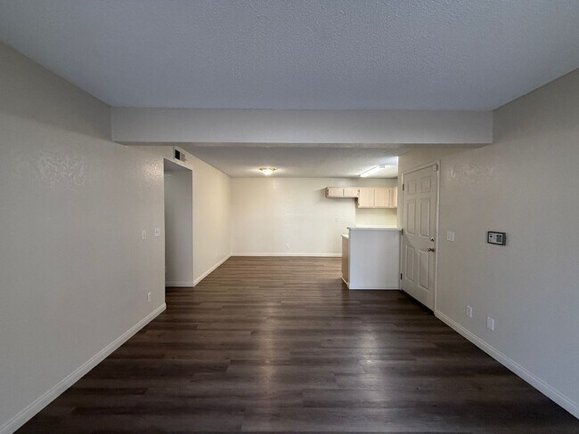 Building Photo - Downstairs Corner Condo in the Gated Community of Las Palmas