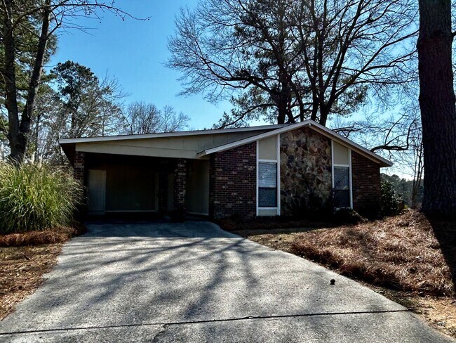 Building Photo - 235 Cavalier Dr