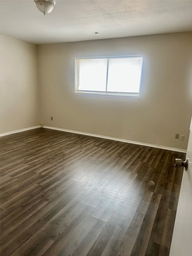 Building Photo - 812 Herkimer St