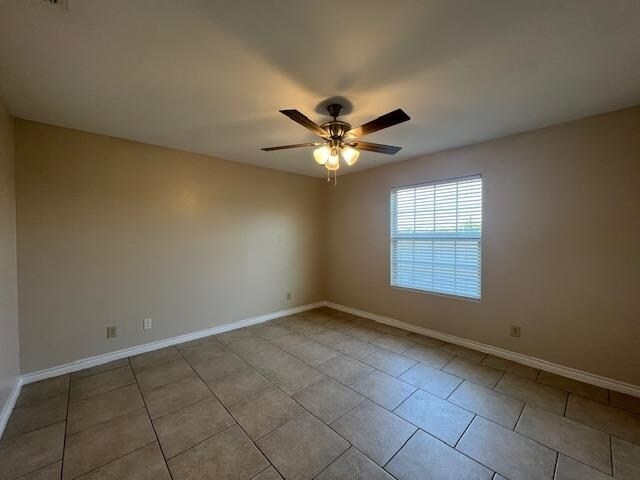 Building Photo - 2720 Camelot Dr