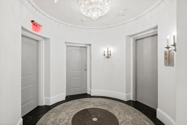 Building Photo - 101 Beacon St